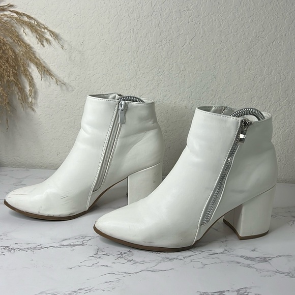SHEIN Shoes - Shein Women Minimalist Side Zipper Chunky Heeled Classic Boot Size 8